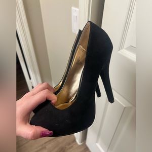 Women’s size 6 black velvet heels